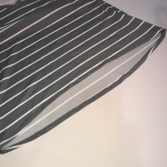 SOLD LulaRoe Classic T Simply Comfortable V- Neck - Picture 3 of 4